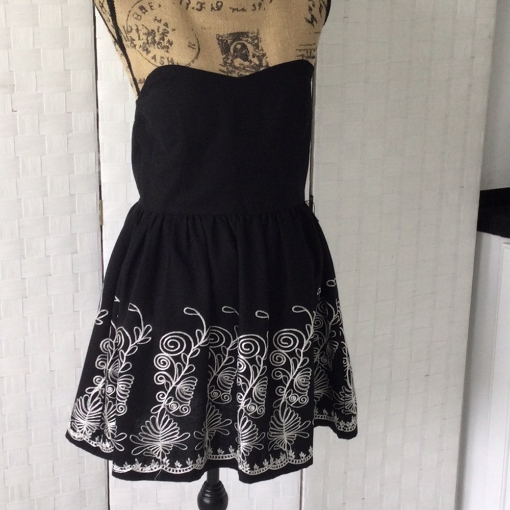 Woman’s Dress by Mustard Seed size M Strapless zipper in back #504